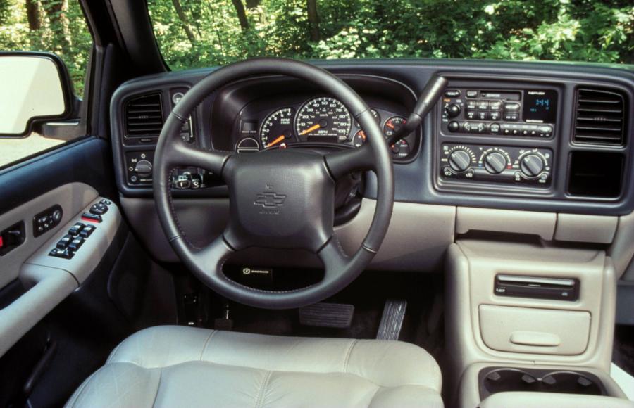  Chevrolet Suburban 2000 года  (фото 29 из 48)